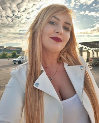 Theresa Bianco - Escort Girl from Fargo North Dakota