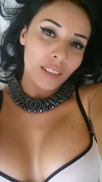 Cezarra - Escort Girl from Rockford Illinois