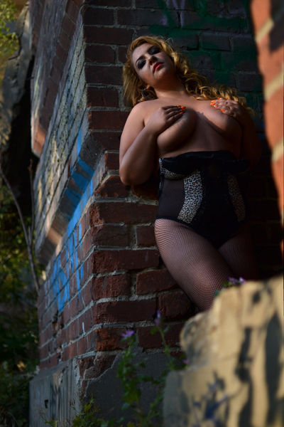 Curvy Alyce - Escort Girl from Providence Rhode Island