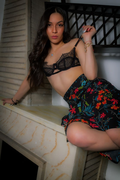 Lillian Gibbons - Escort Girl from High Point North Carolina