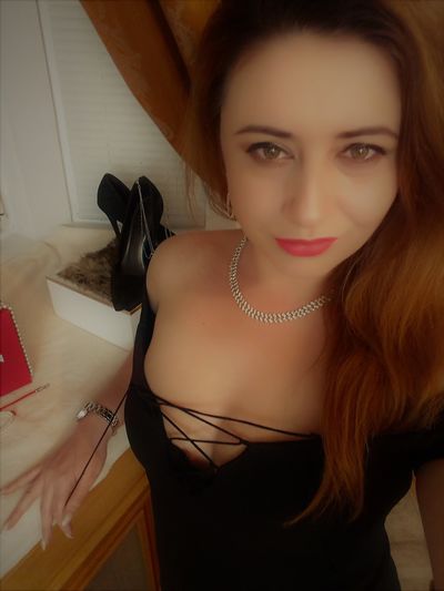 Anna Butler - Escort Girl from Rialto California