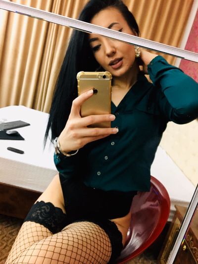 Simone Lin - Escort Girl from Memphis Tennessee